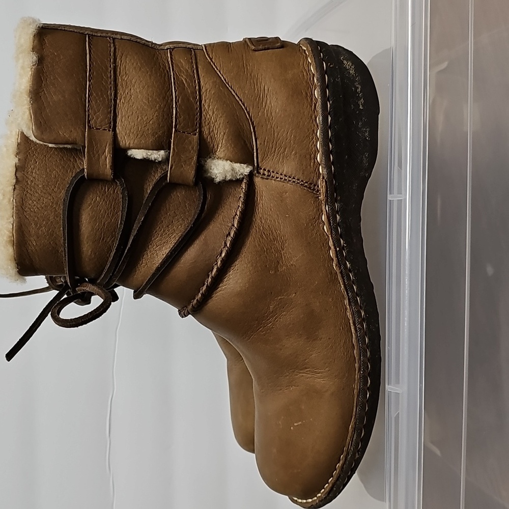 Ugg Caspia